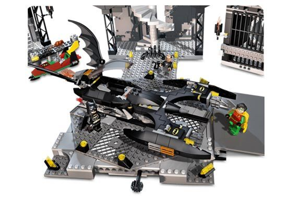 Конструктор LEGO Бэтмен 7783 Бэт-пещера: Пингвин и вторжение мистера Фриза