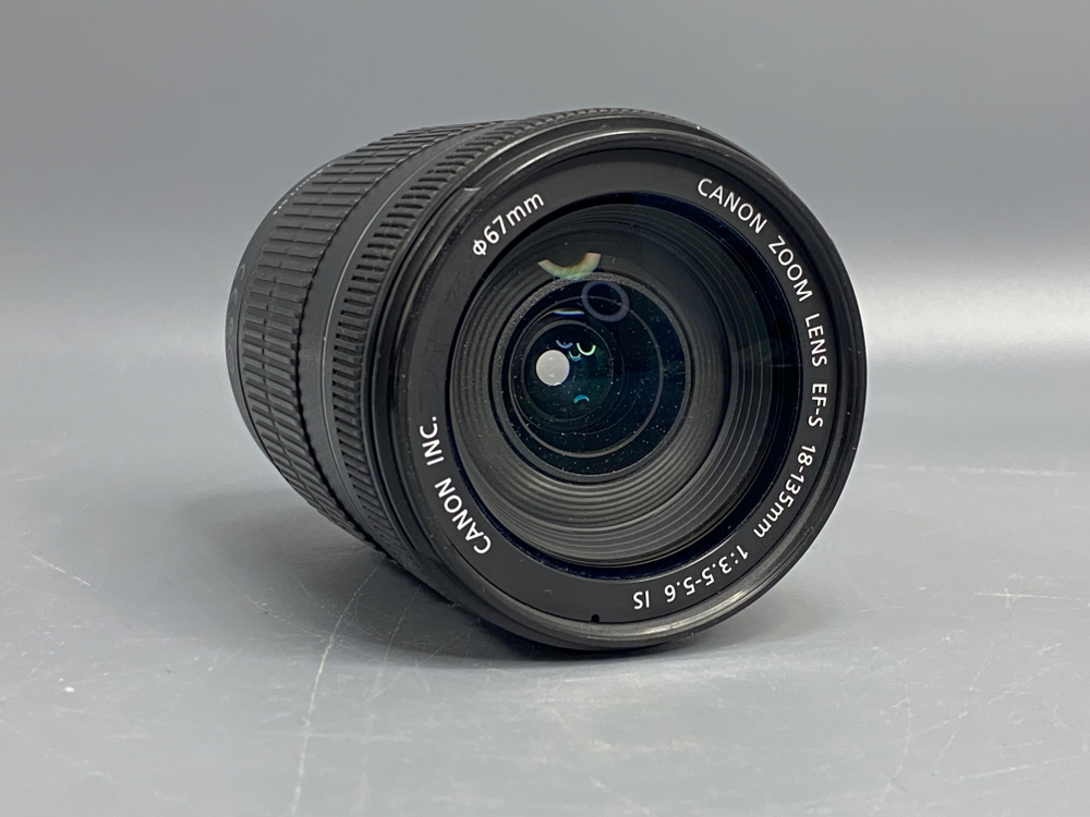 Canon EF-S 18-135mm 3.5-5.6 IS внутри передней линзы пыль