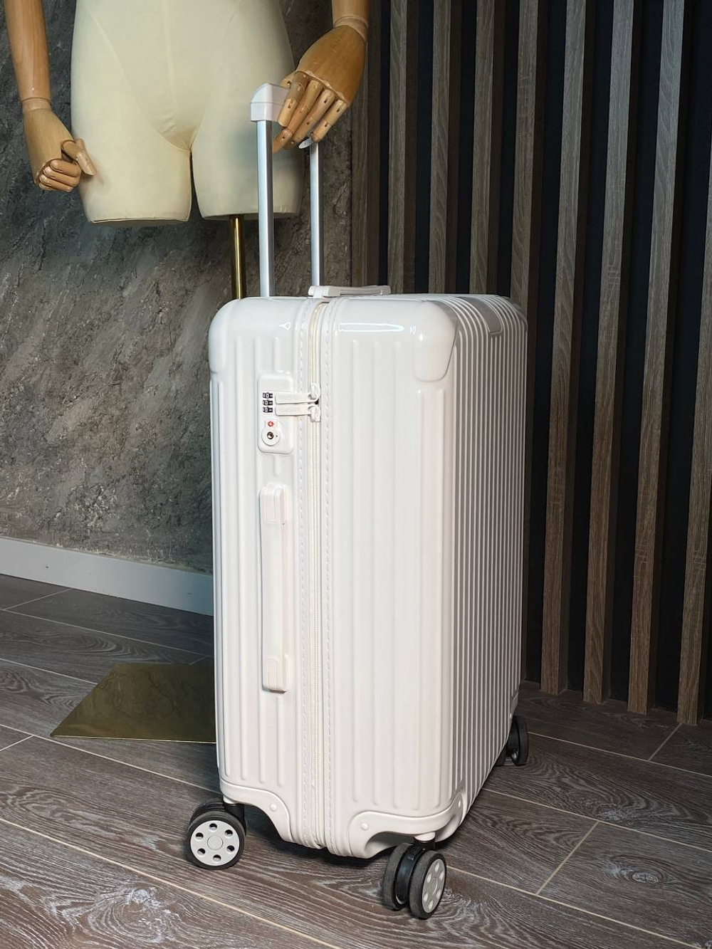 Чемодан Rimowa Essential