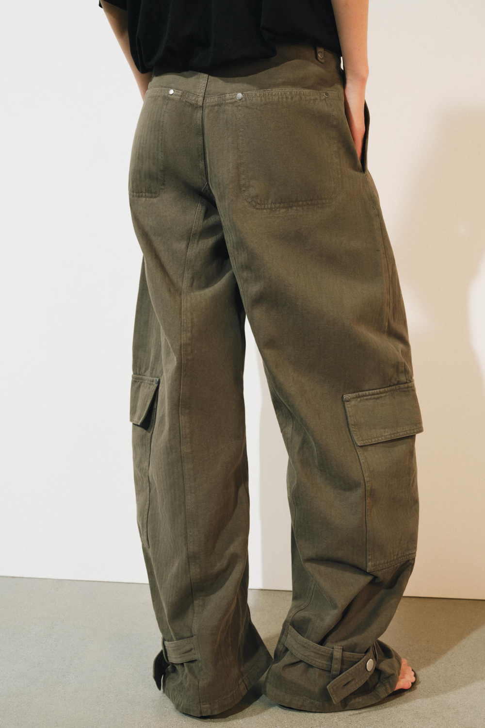 БРЮКИ БАРРЕЛЬ КАРГО — ZW COLLECTION — ZARA