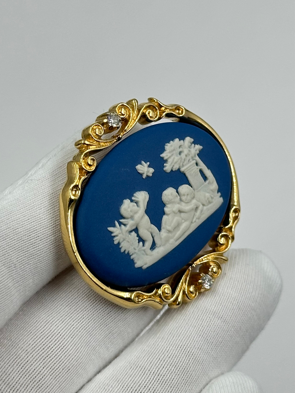 Брошь Wedgwood синяя