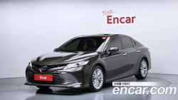 Toyota Camry 2.5 XLE Hybrid — 2018