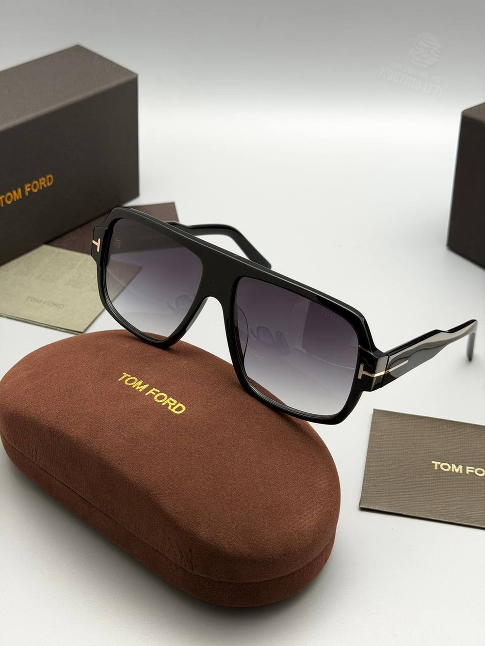 Солнцезащитные очки Tom Ford