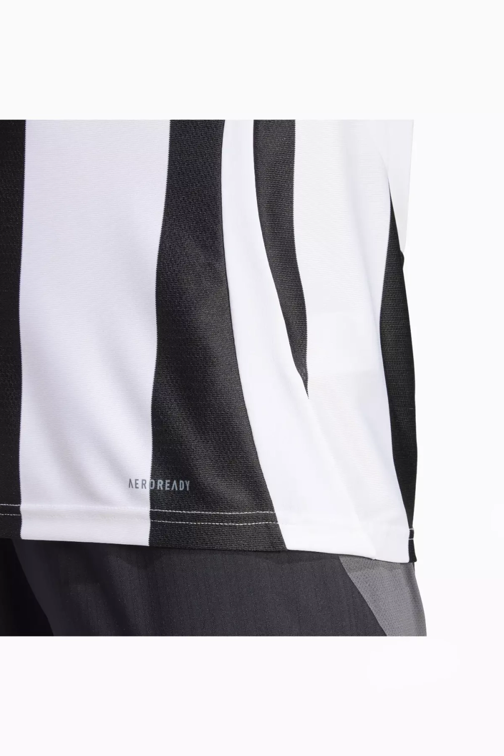 Футболка adidas Striped 24