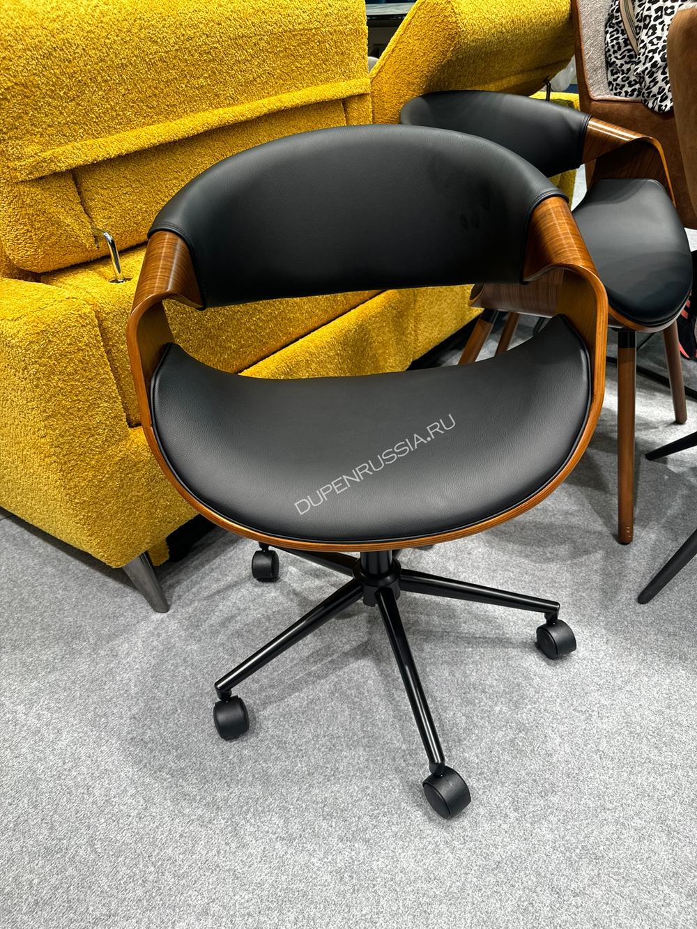 Кресло JY1829-3 черный PU/орех/черный