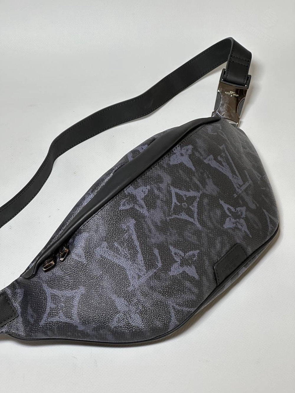 Нагрудная/поясная сумка Louis Vuitton