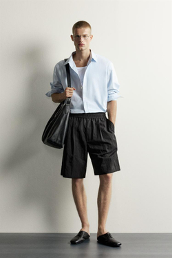 ZARA ШОРТЫ RELAXED FIT ИЗ СТРУЯЩЕЙСЯ ТКАНИ СО СКЛАДКАМИ, ЧЕРНЫЙ