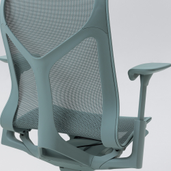 Кресло Herman Miller Cosm, высокая спинка, цвет Glacier, регулируемые подлокотники