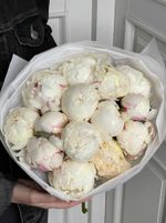 Букет 15шт белых пионов