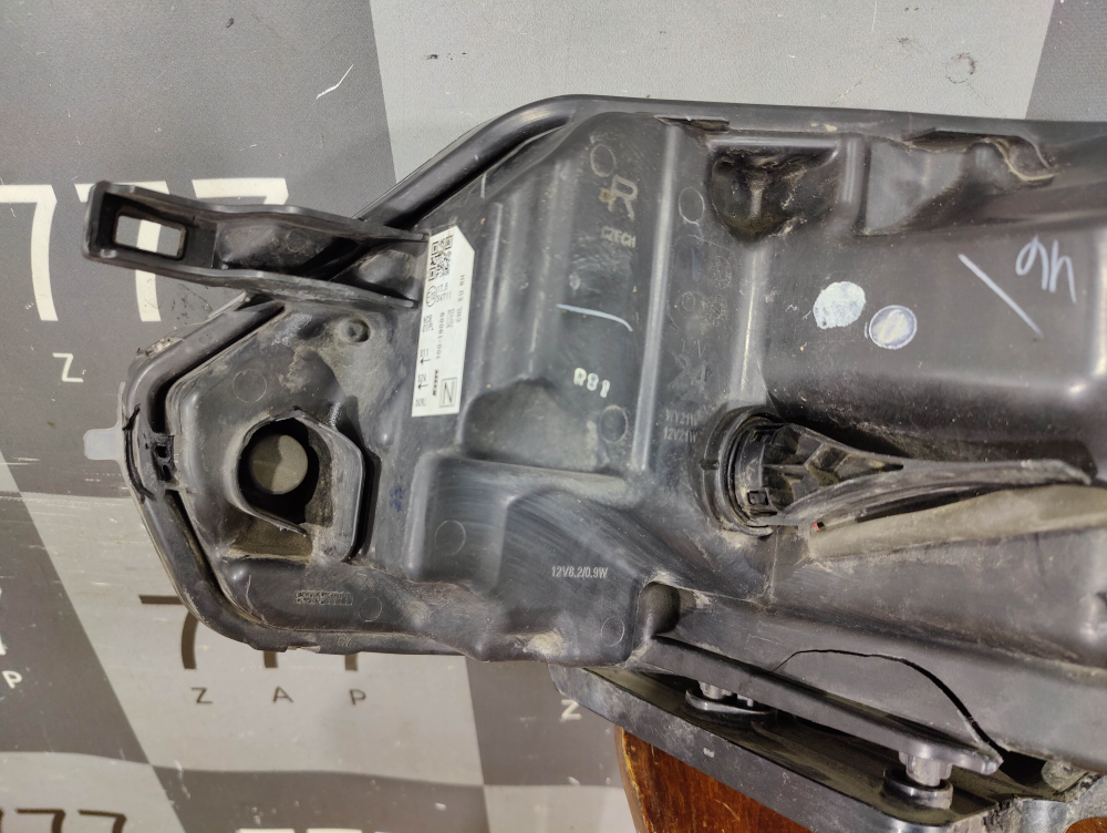 Фара правая галоген Nissan Qashqai 2 (J11) 17-24 Б/У Оригинал 26010HV00B
