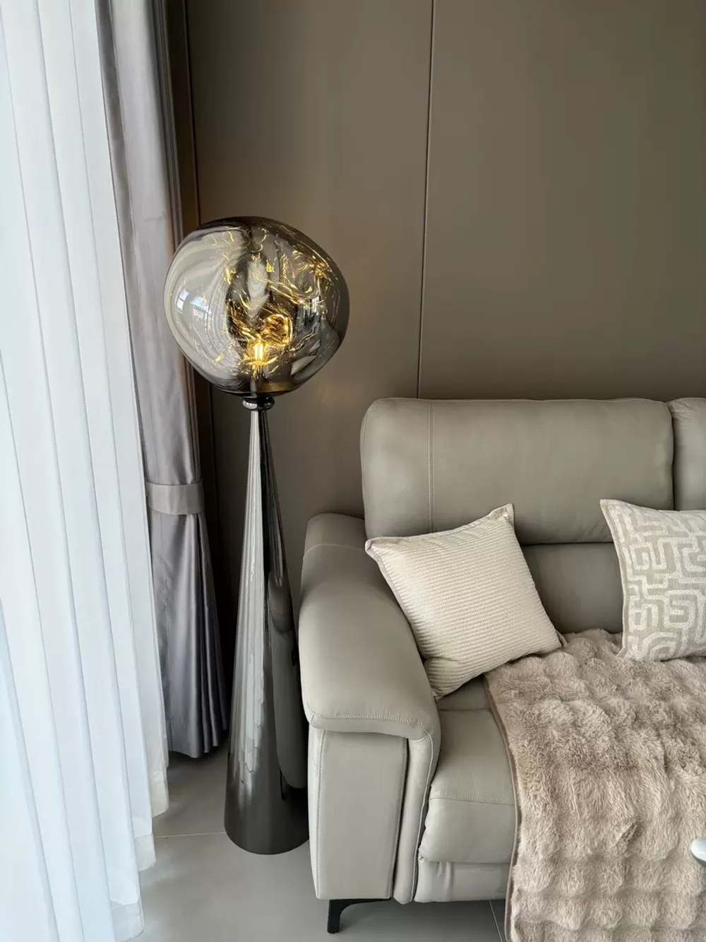 Floor design lamp Melt Cone Fat by Tom Dixon