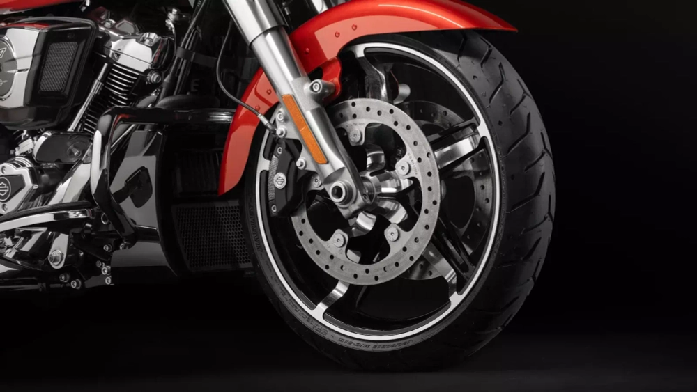STREET GLIDE SPECIAL, 2024	WHITE ONYX PEARL BLACK TRIM