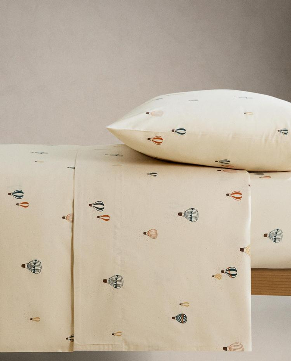 ZARA HOME ДЕТСКАЯ ПРОСТЫНЯ С ПРИНТОМ, РАЗНОЦВЕТНЫЙ