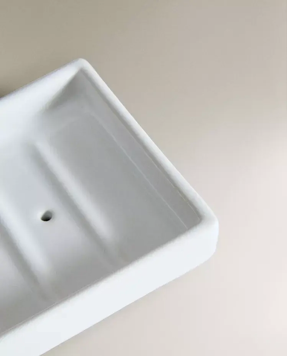 ZARA HOME МЫЛЬНИЦА ИЗ БЕЛОГО ФАЯНСА ДЛЯ ВАННОЙ, БЕЛЫЙ