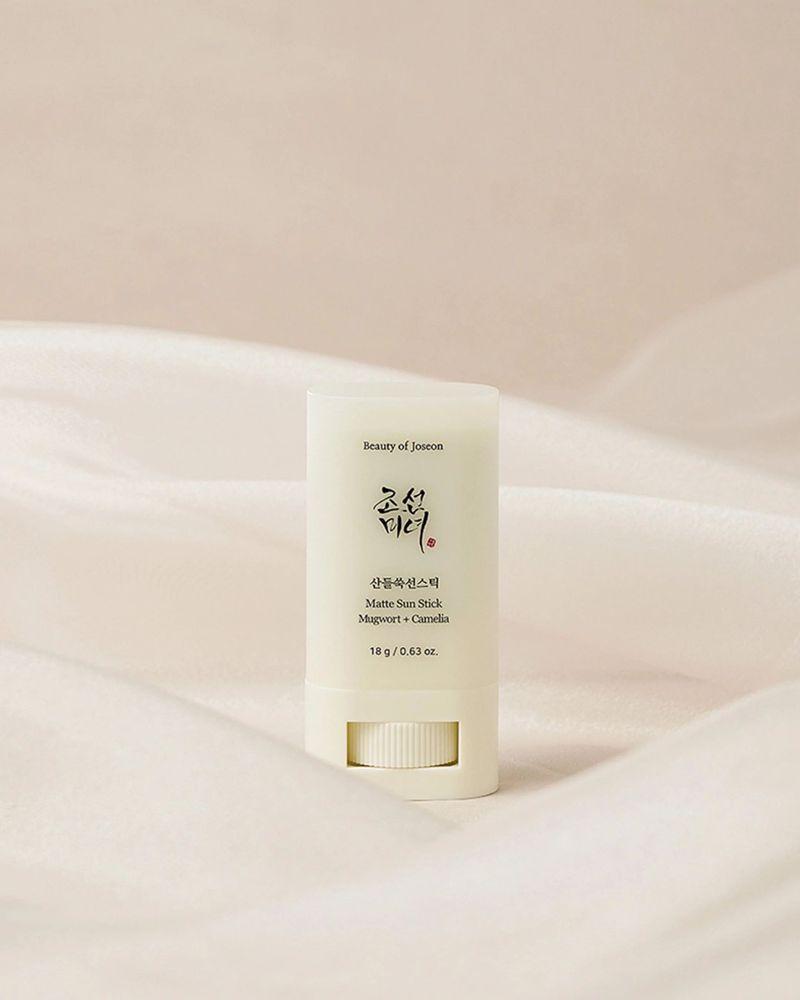 Матирующий солнцезащитный стик Matte Sun Stick Mugwort+Camelia SPF50+, 18гр