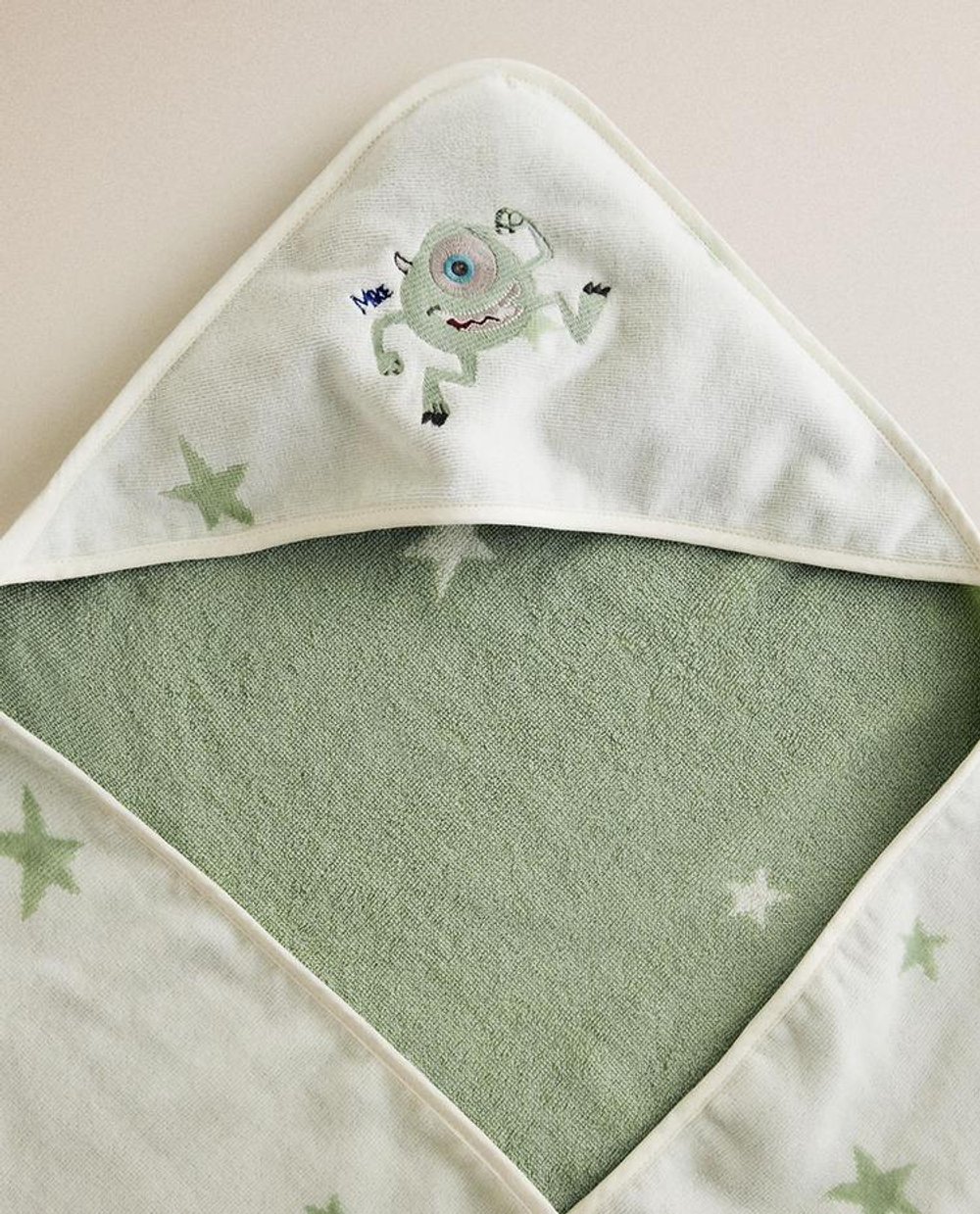 ZARA HOME ДЕТСКОЕ ПОЛОТЕНЦЕ С КАПЮШОНОМ «КОРПОРАЦИЯ МОНСТРОВ» ©DISNEY/PIXAR, КРЕМОВЫЙ