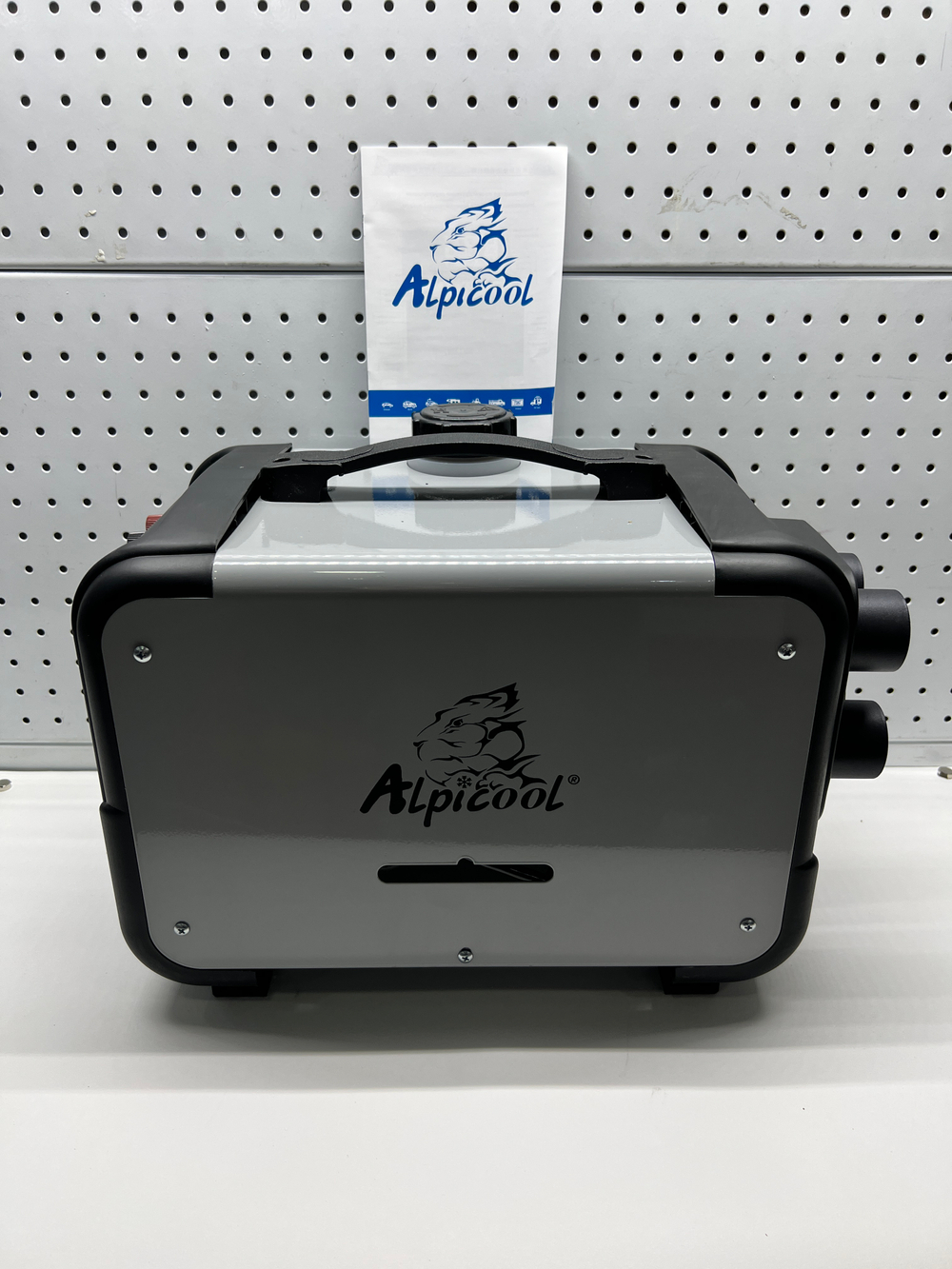 Переносной (4 выхода) автономный отопитель, металл. корпус, 8.0 кВт, ALPICOOL, (12-24 и 220 вольт (три режима)), пульт ДУ, бак 7л., (Гарантия 3 месяца)