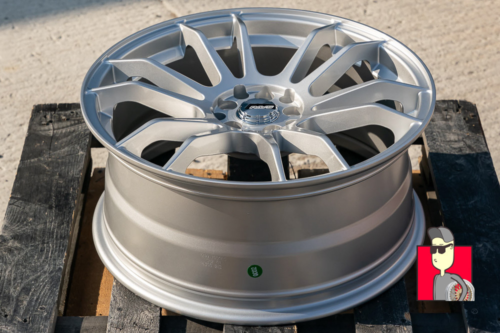 Комплект дисков RAYS Gram Lights 18x8 et38 5x100/5x114.3