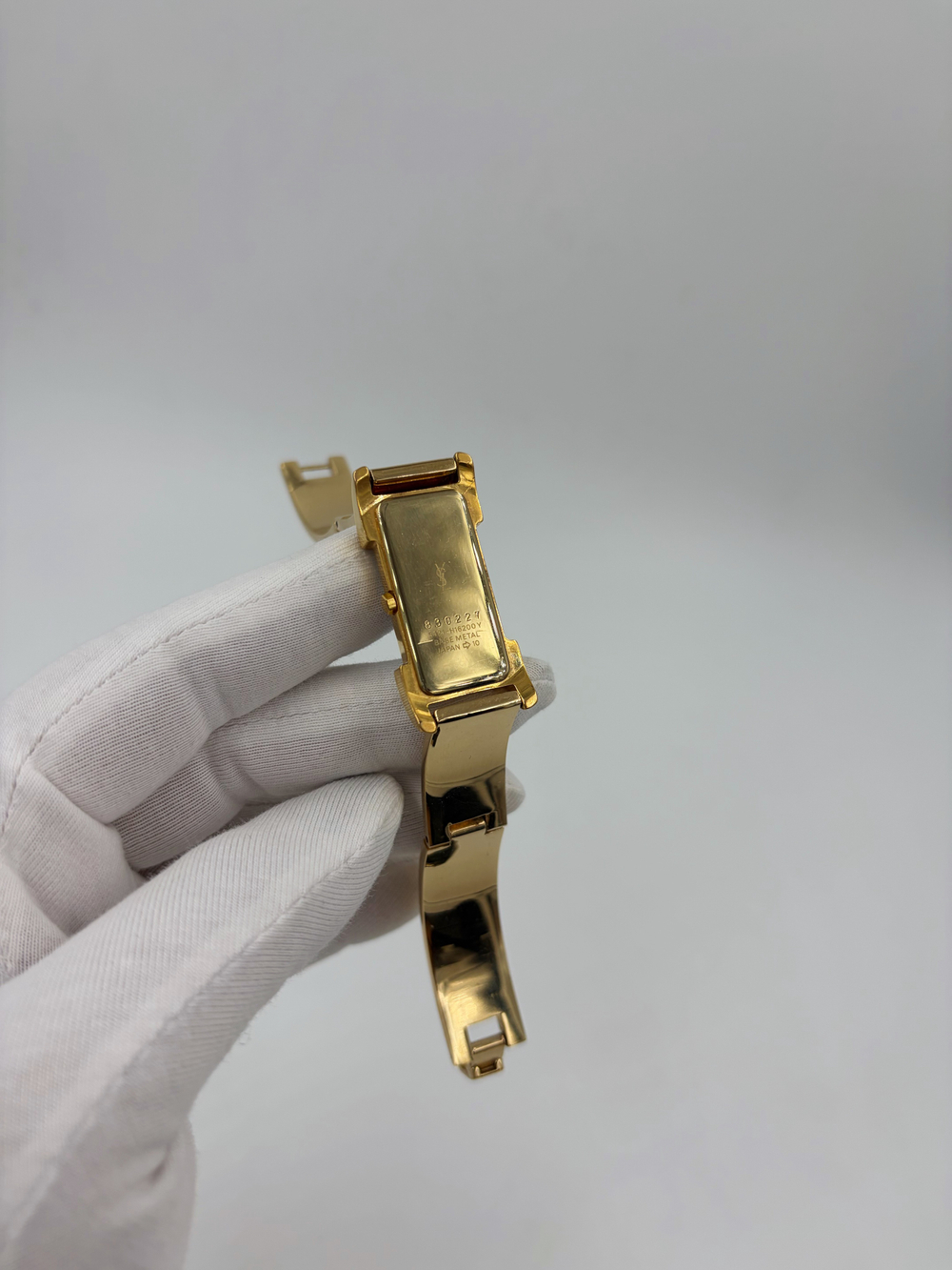 Часы Yves Saint Laurent