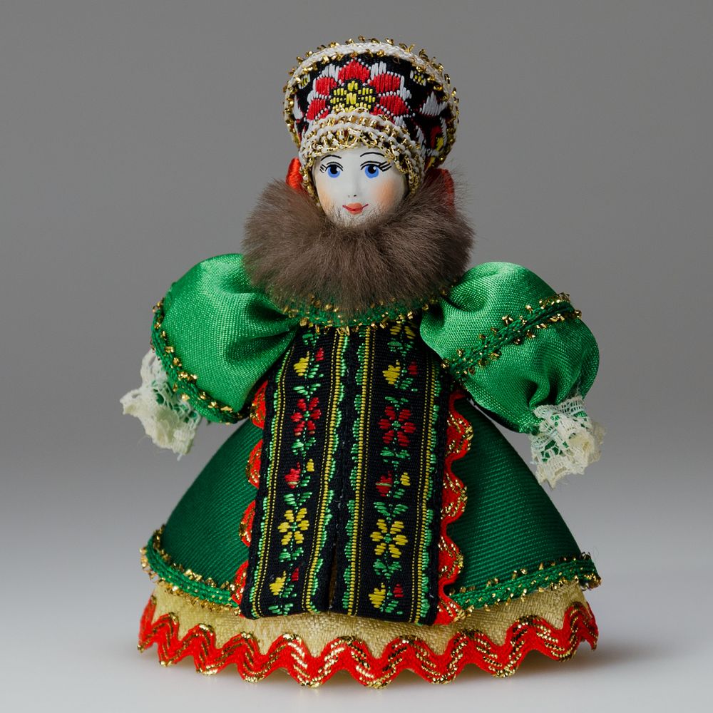 Малая подвесная кукла в зимнем костюме