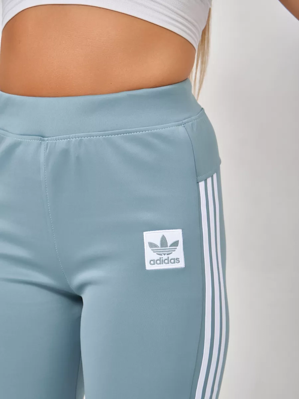 костюм спортивный на молнии Adidas с брюками и толстовка