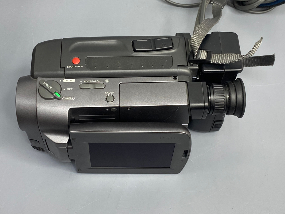 Sony CCD-TRV50E