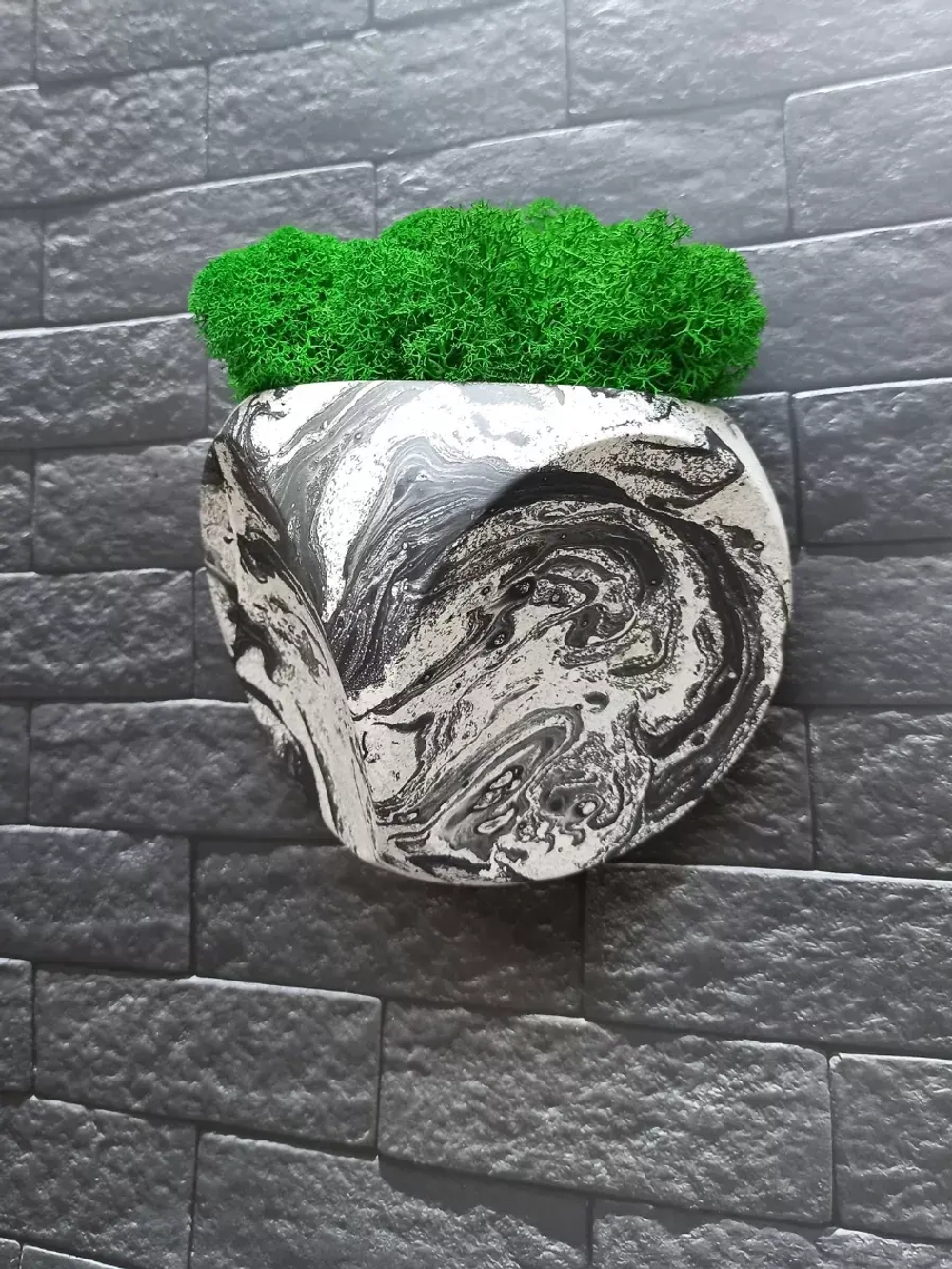 Кашпо подвесное с мхом мрамор