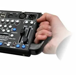 SHOWLIGHT DESK 192B MINI - 12 приборов с 16 каналами, 30 банков, каждый из которых имеет 8 программи