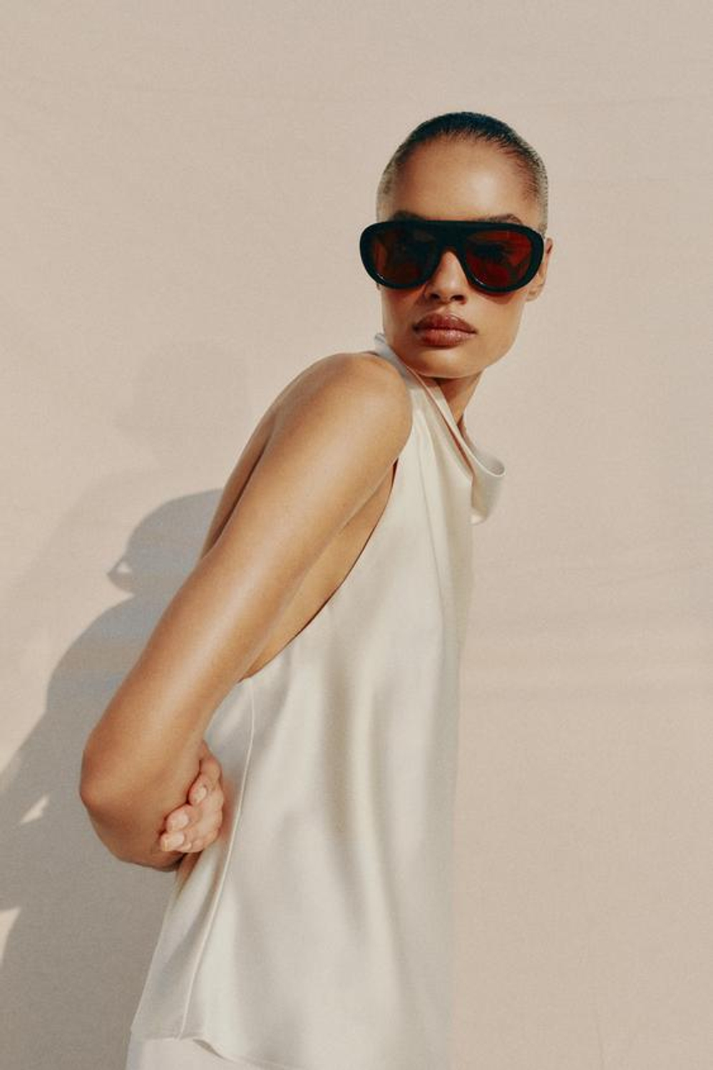 ZARA АТЛАСНЫЙ ТОП С ГОРЛОВИНОЙ ХАЛТЕР, ЭКРЮ