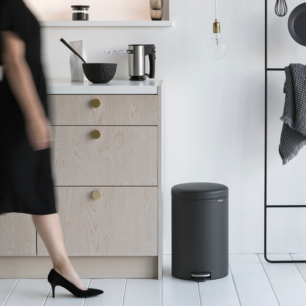 Мусорный бак с педалью newIcon 20л Brabantia Минерально-графитовый