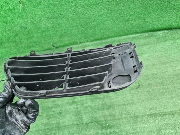 Решетка переднего бампера правая BMW X1 F48 15-19