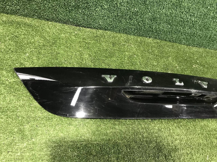 Накладка крышки багажника Volvo V40 2 (2012-2019)