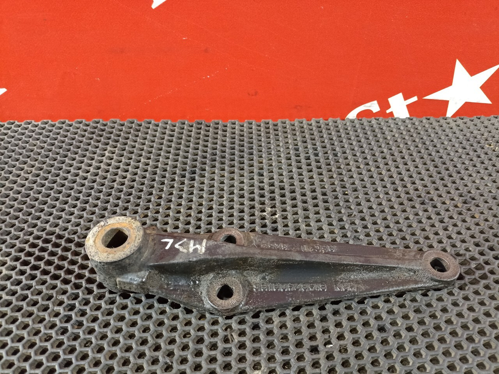 Кронштейн переднего амортизатора