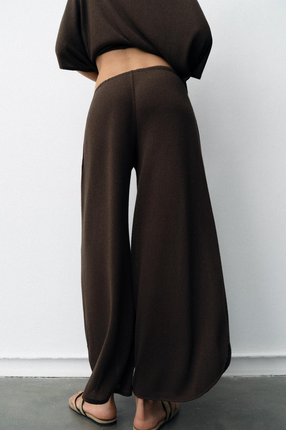 ZARA БРЮКИ ИЗ ФАКТУРНОЙ ТКАНИ С РАЗРЕЗАМИ, КОРИЧНЕВЫЙ