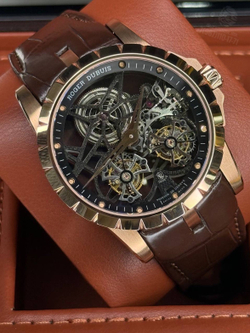 Часы Roger Dubuis Excalibur Skeleton Double Flying Tourbillon RDDBEX0395