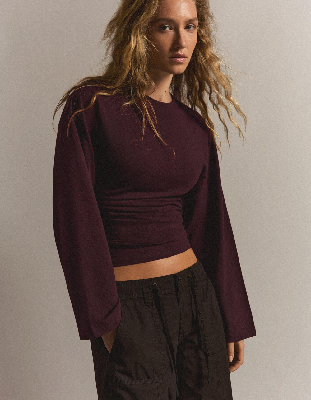 Женский лонгслив со сборками - BERSHKA