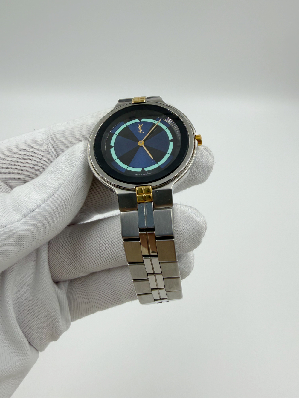 Часы Yves Saint Laurent