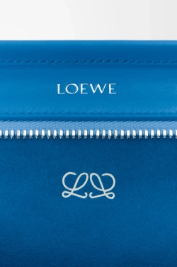 Loewe Маленькая сумка Amazona 180 из мягкой телячьей кожи, ярко-синий
