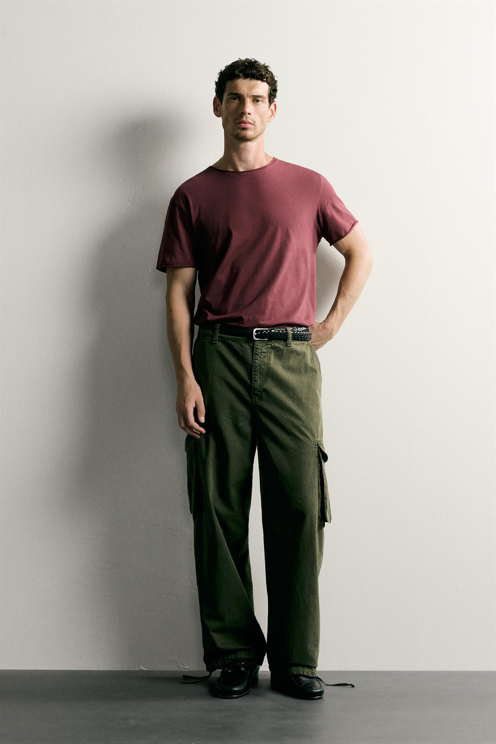 БАЗОВАЯ ФУТБОЛКА С НЕОБРАБОТАННЫМИ КРАЯМИ — ZARA