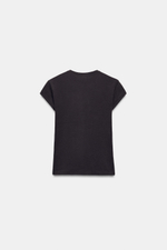 ПРИТАЛЕННАЯ ФУТБОЛКА С КОРОТКИМИ РУКАВАМИ — ZARA