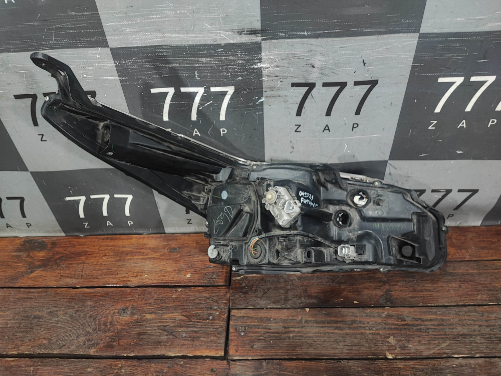 Фара левая LED Toyota Fortuner 2 15-20 Б/У Оригинал 810700KG40