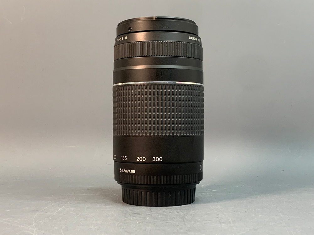 Canon EF 75-300mm 4-5.6 III царапка на передней линзе