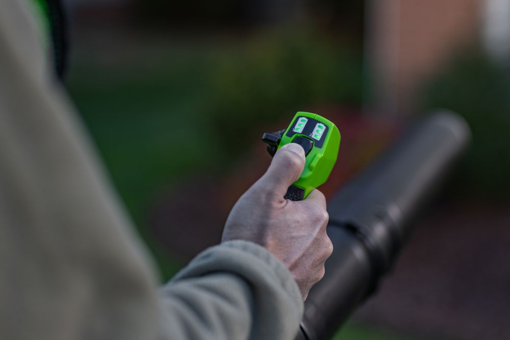 Ранцевая воздуходувка аккумуляторная Greenworks Арт. 2408107UB, 40V, бесщеточный, с АКБ 4Ач и ЗУ.