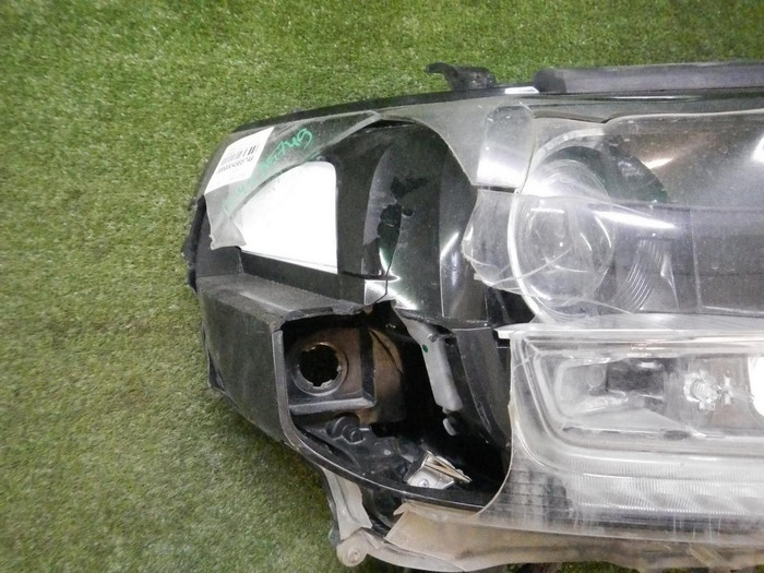 Битая Фара правая Toyota Land Cruiser 200 (2015-2021) LED Black