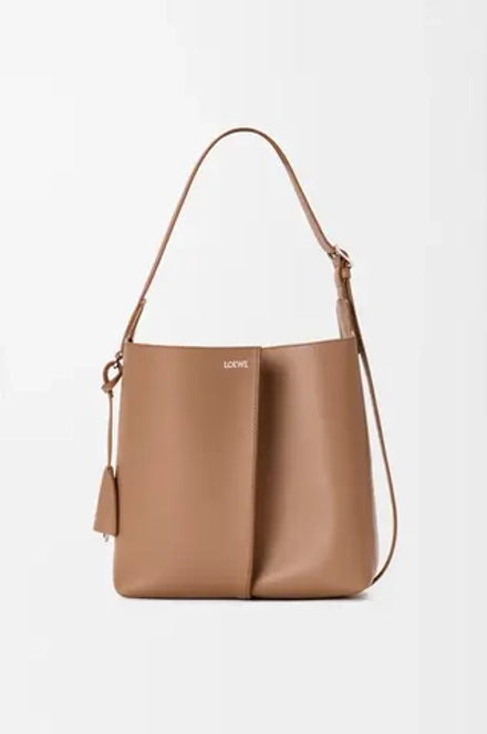 Loewe Средняя сумка-ведро Bilbao из гладкой телячьей кожи, мокко