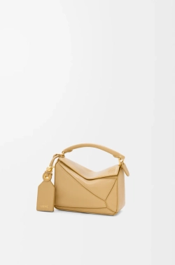 Loewe Сумка-мини Puzzle Featherlight из овечьей кожи наппа, цвет сливочного масла