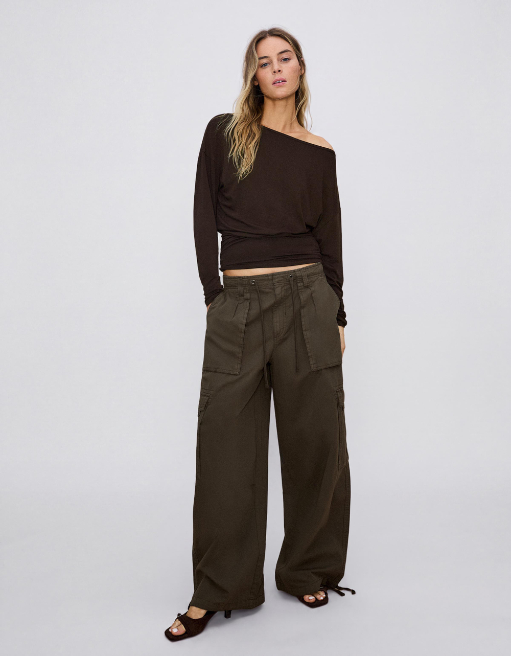 Женский лонгслив с асимметричным вырезом - BERSHKA