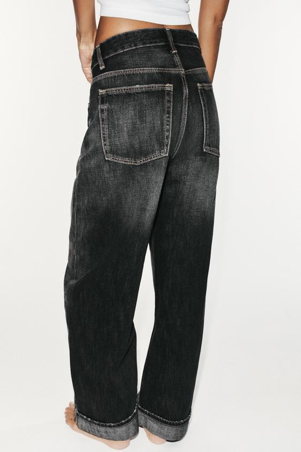 ZARA ДЖИНСЫ TRF BAGGY FOLDED СО СРЕДНЕЙ ПОСАДКОЙ, ЛИНЯЛЫЙ ЧЕРНЫЙ