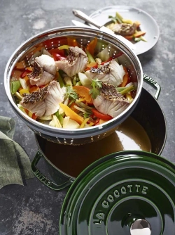STAUB Чугунная кастрюля Cocotte 24 см 3,8 л со вставкой-пароваркой графит EAN 3272340053535