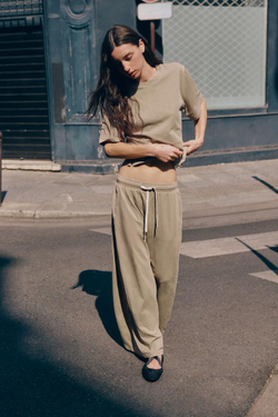 ZARA БРЮКИ ИЗ ХЛОПКА СО СКЛАДКАМИ, ПЕСОЧНЫЙ